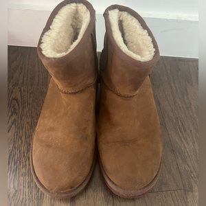 Men’s 9 leather ugg boots almost perfect brown